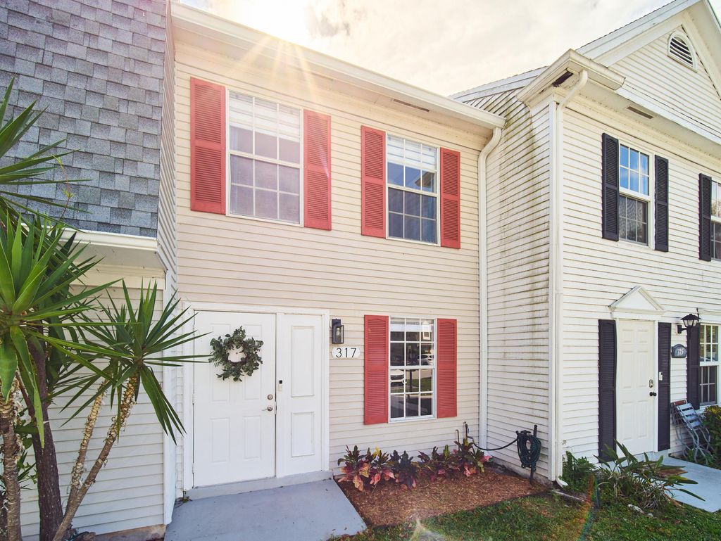 Photo of 317 Georgian Park Drive, Jupiter, FL 33458 (MLS # B26012704)