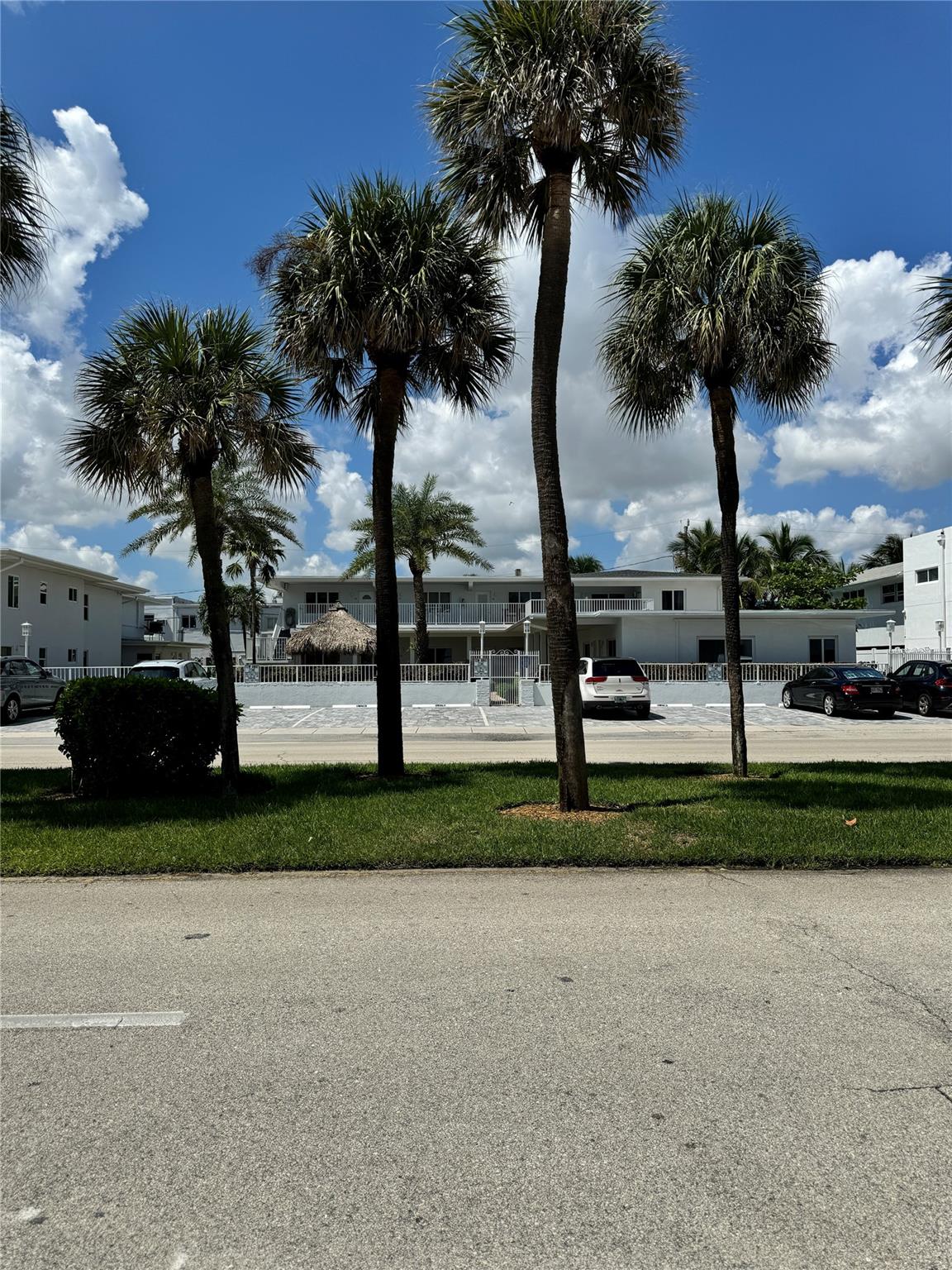 BACK IN THE MARKET 4U :
Very cozy, 2nd story efficiency, with views of the ocean and across the street from the beach.
This 375 sq. ft. unit, comes with a murphy bed, and is one of 36 suites in a tranquile condominium with a pool, gazebo and BBQ areas to enjoy while you stay this Summer. Laundry facility has 2 sets of new W/Ds for your convenient use, with payments through an App.