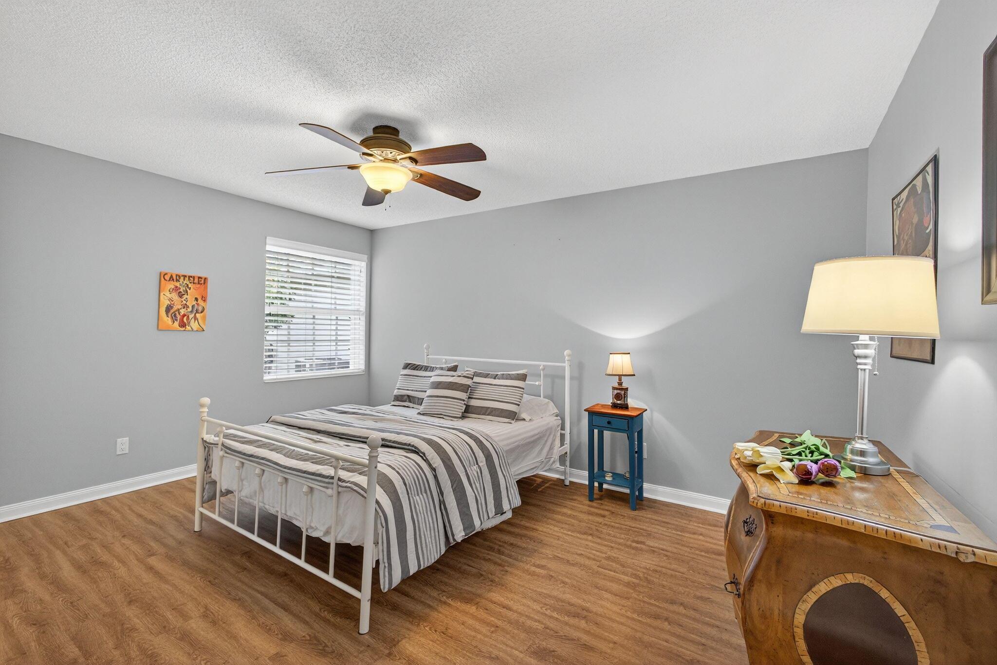 GARDEN OAKS - Residential