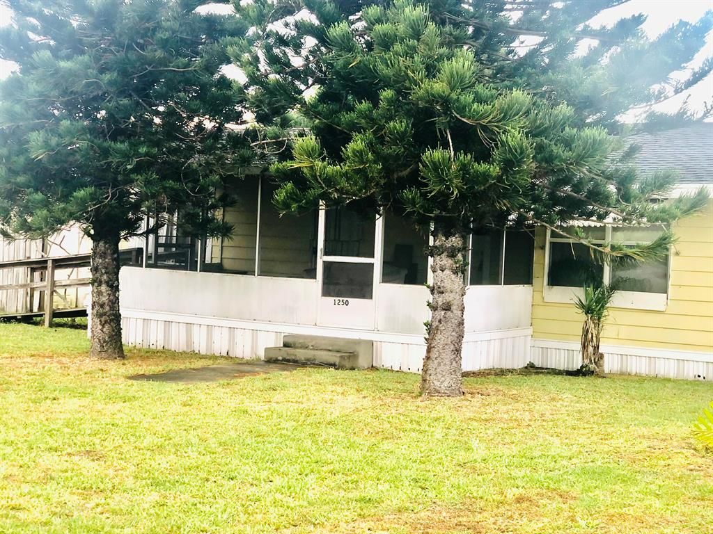 Photo of 1250 NW Antoch Av Avenue, Stuart, FL 34994 (MLS # R10701203)