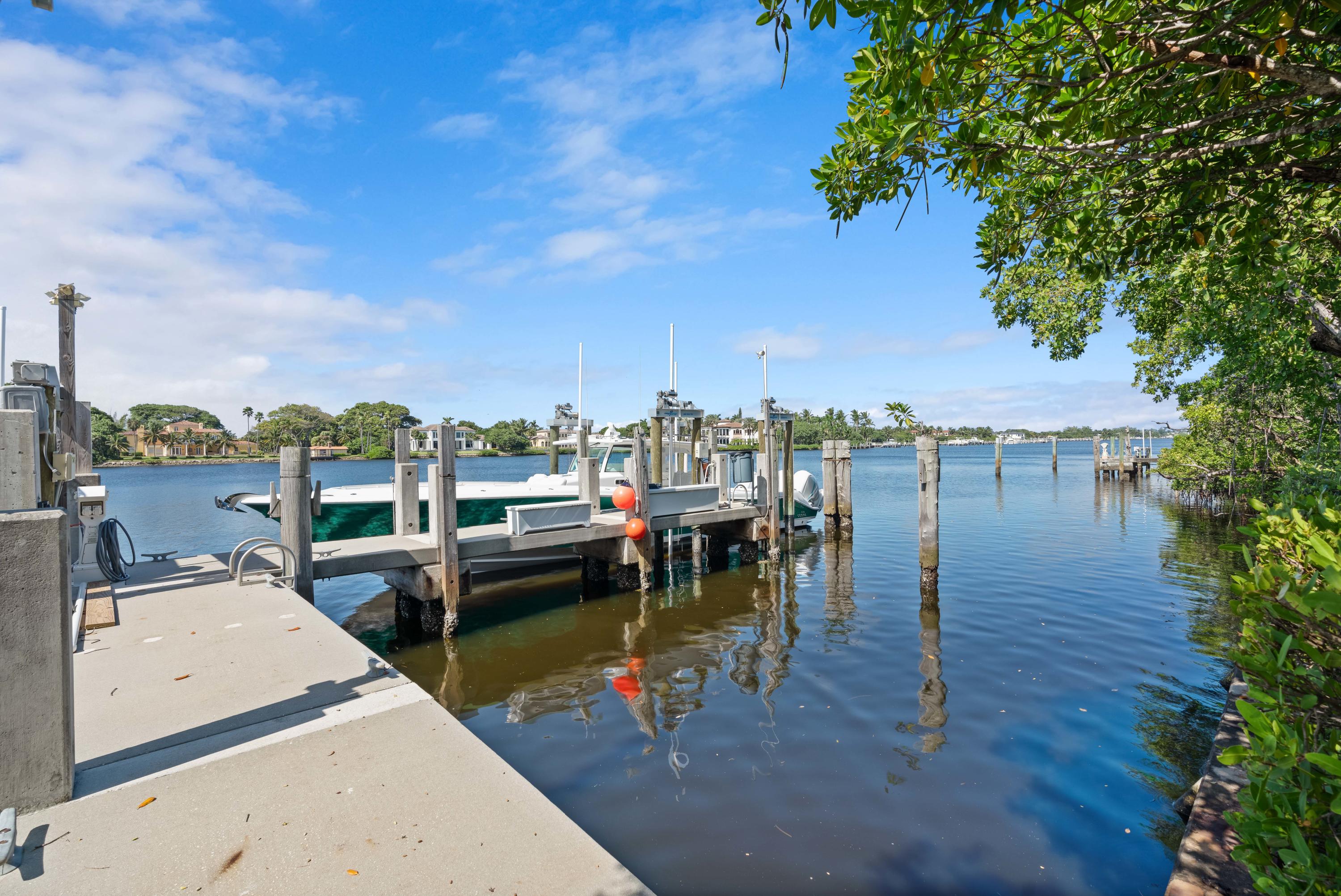 MANALAPAN - Residential