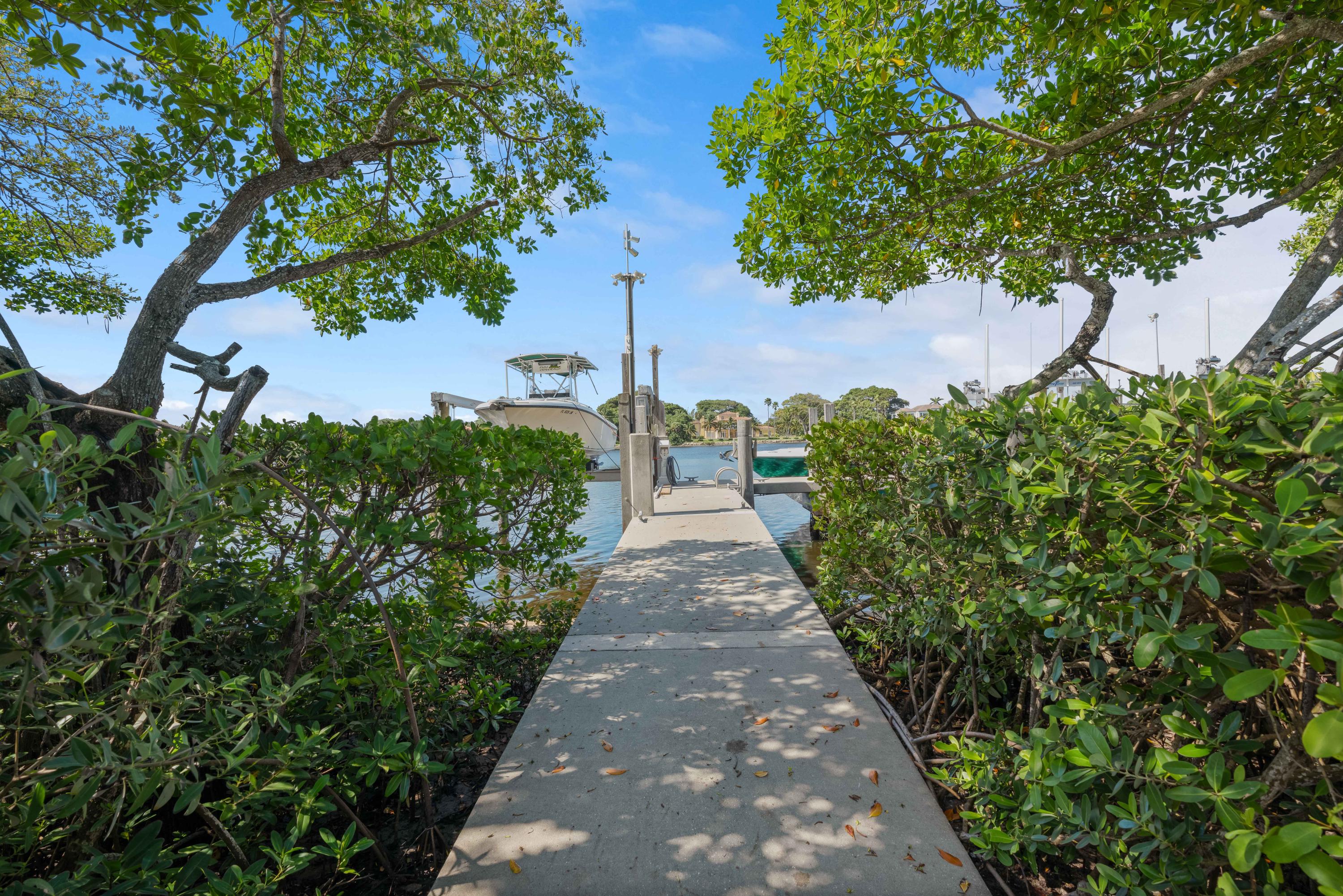 MANALAPAN - Residential