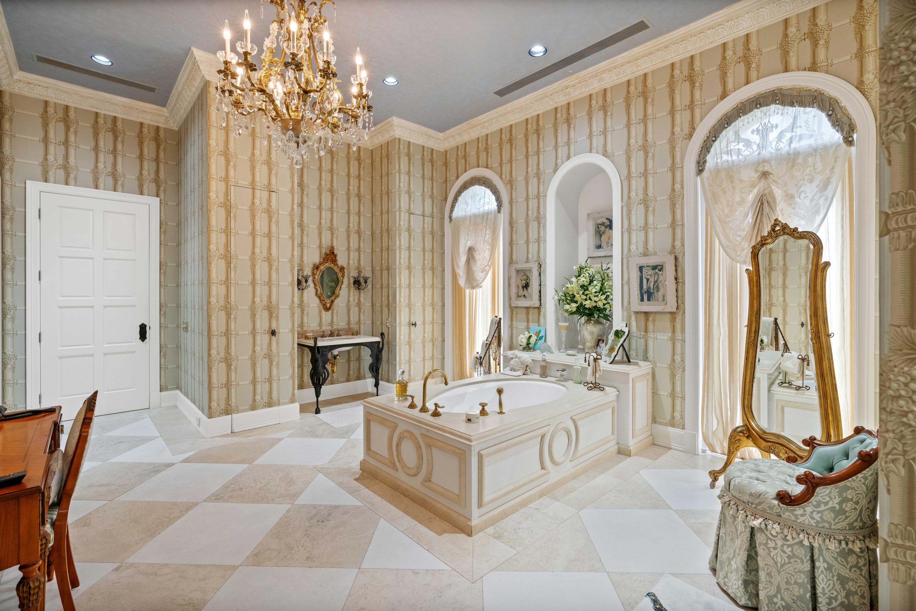 MANALAPAN - Residential