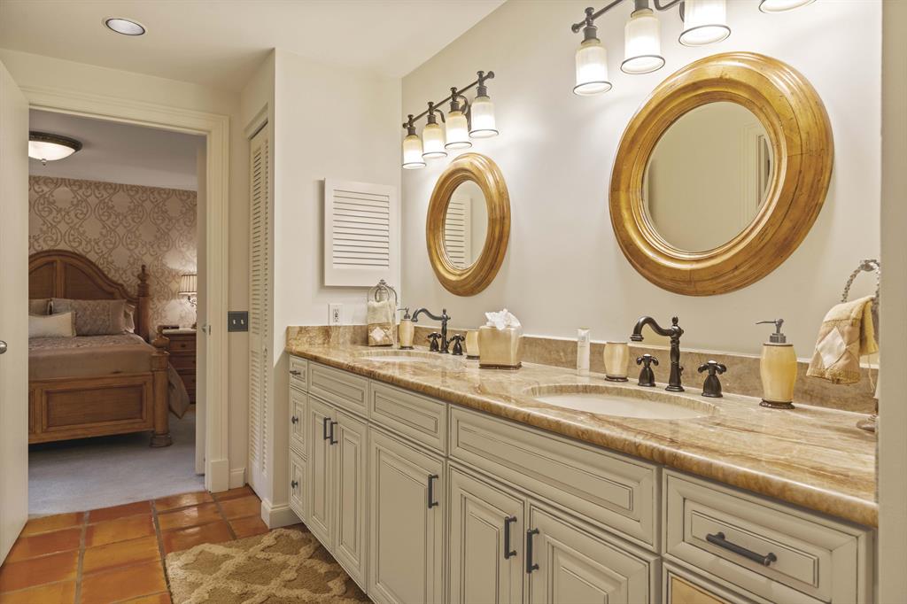 MANALAPAN - Residential