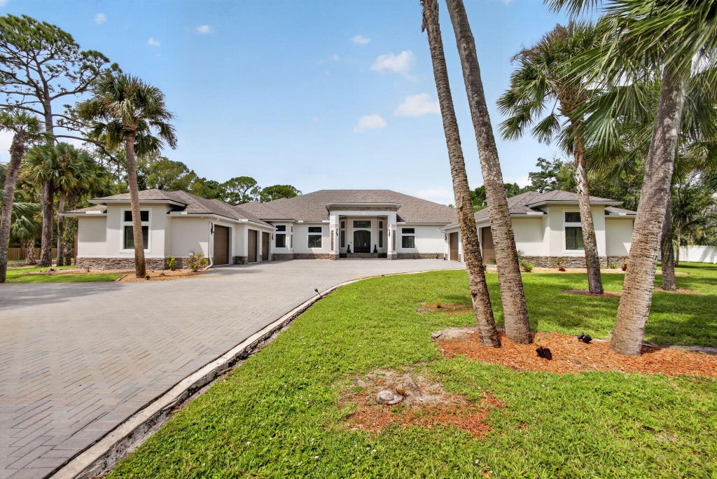 Photo of 145 24TH Avenue, Vero Beach, FL 32962 (MLS # B26077124)