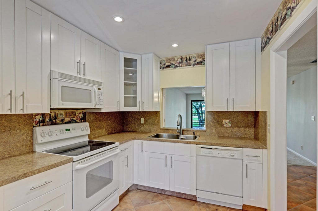 Photo of 2910 SW 22nd Circle #212d, Delray Beach, FL 33445 (MLS # B26073064)