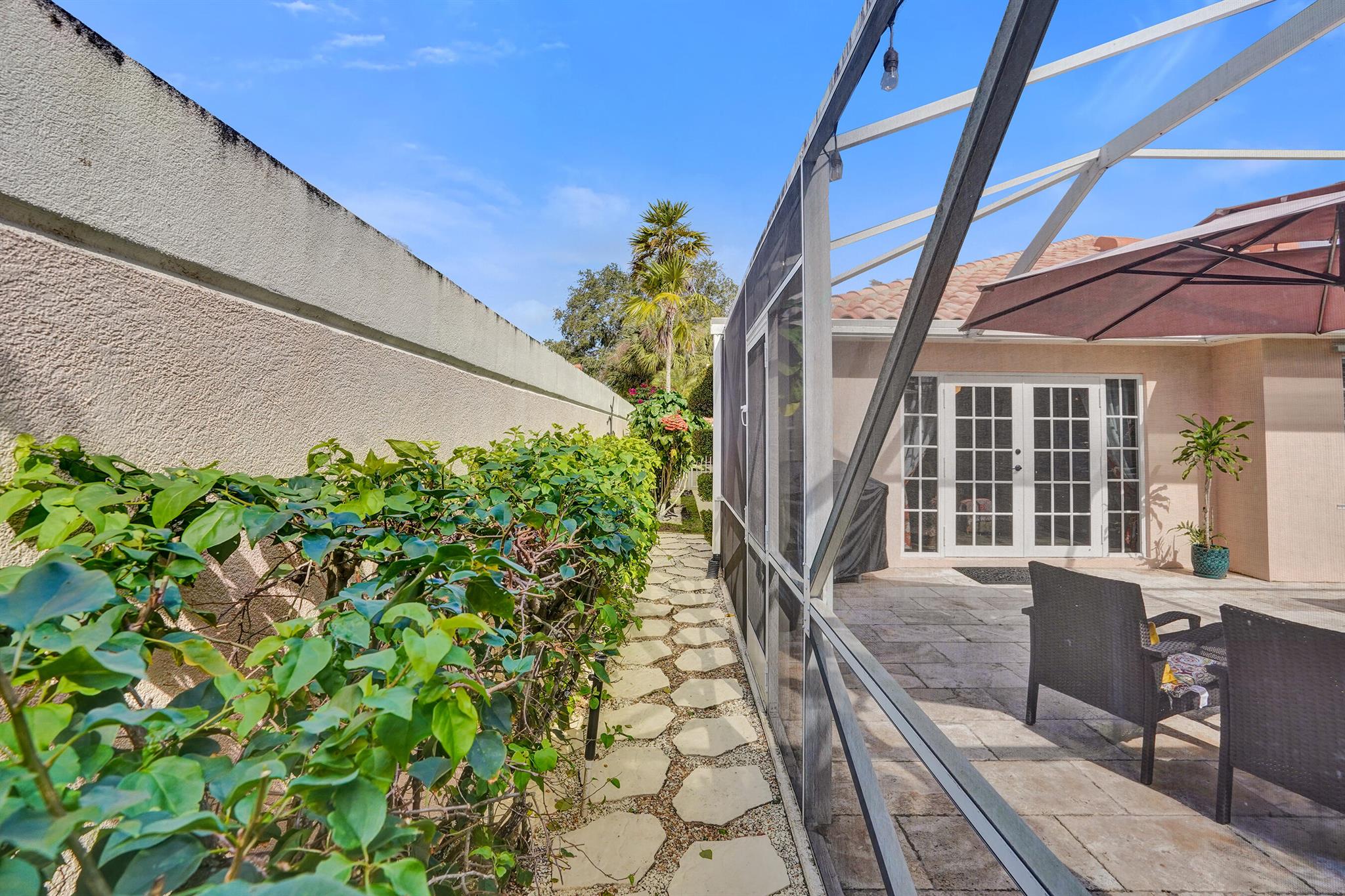 RIVERWALK - Residential