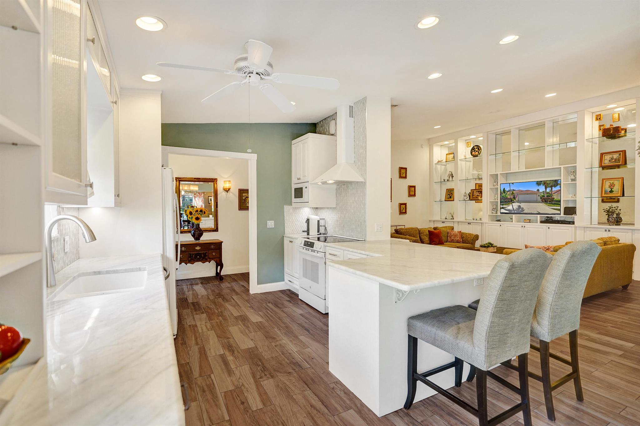 RIVERWALK - Residential