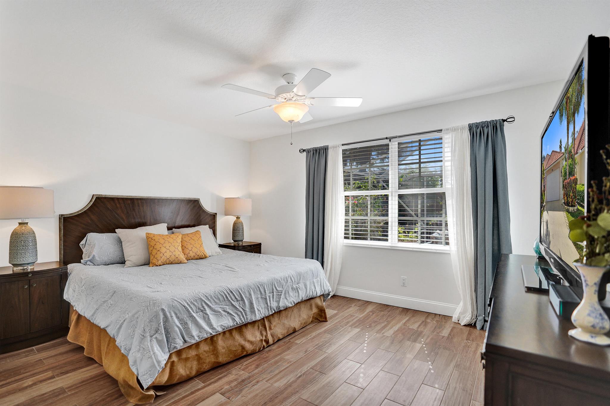 RIVERWALK - Residential