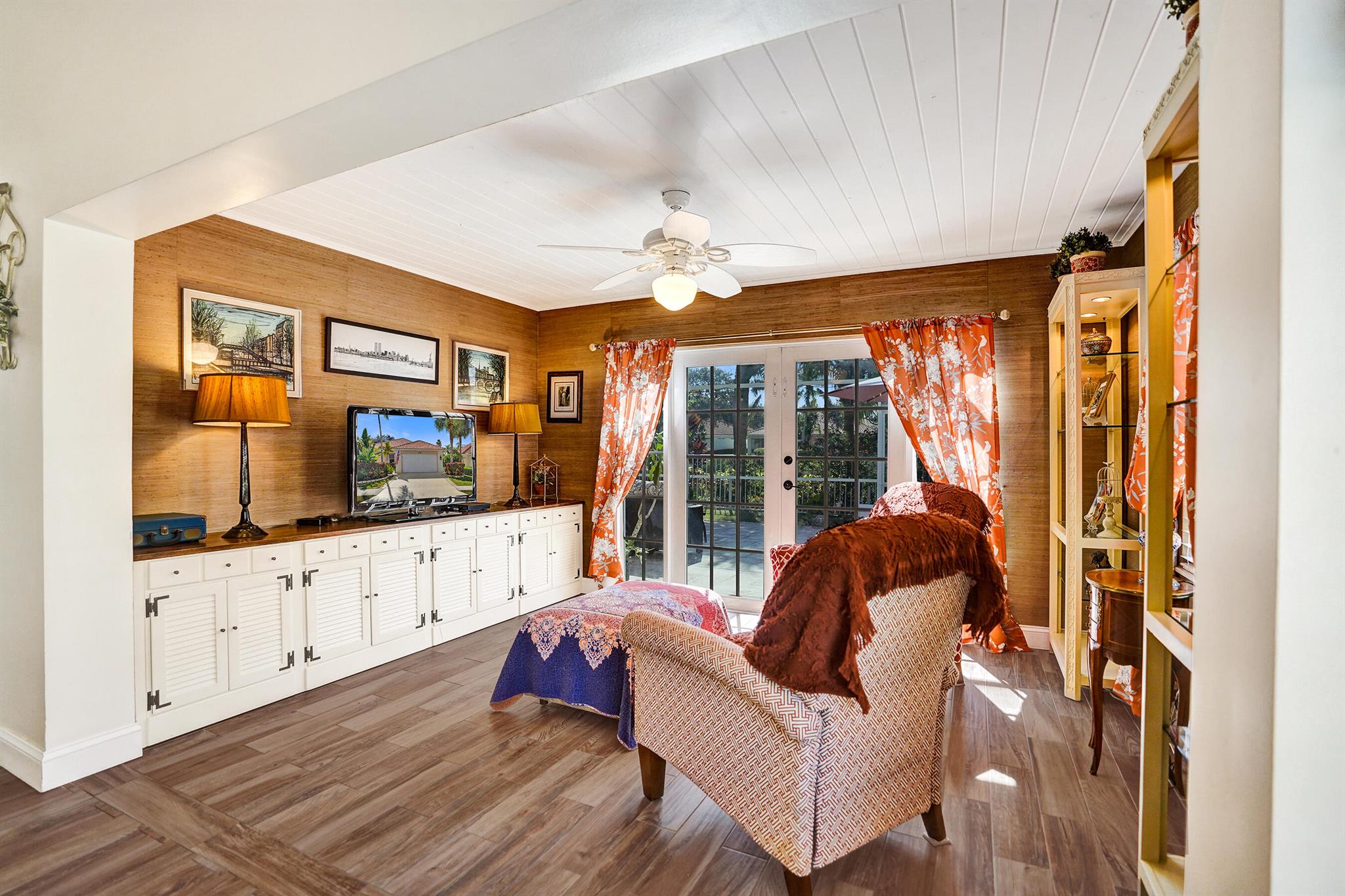 RIVERWALK - Residential