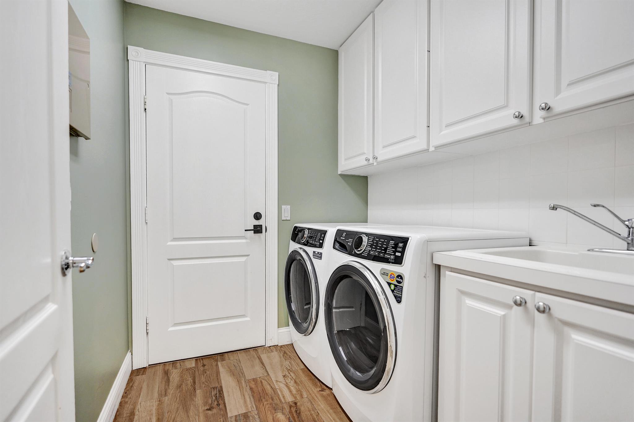 RIVERWALK - Residential