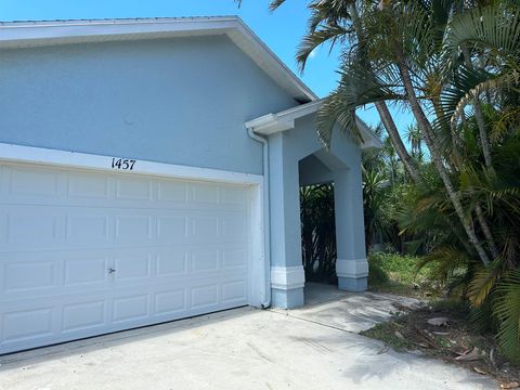 Single Family Residence in Port St Lucie FL 1457 Glastonberry Avenue Ave.jpg