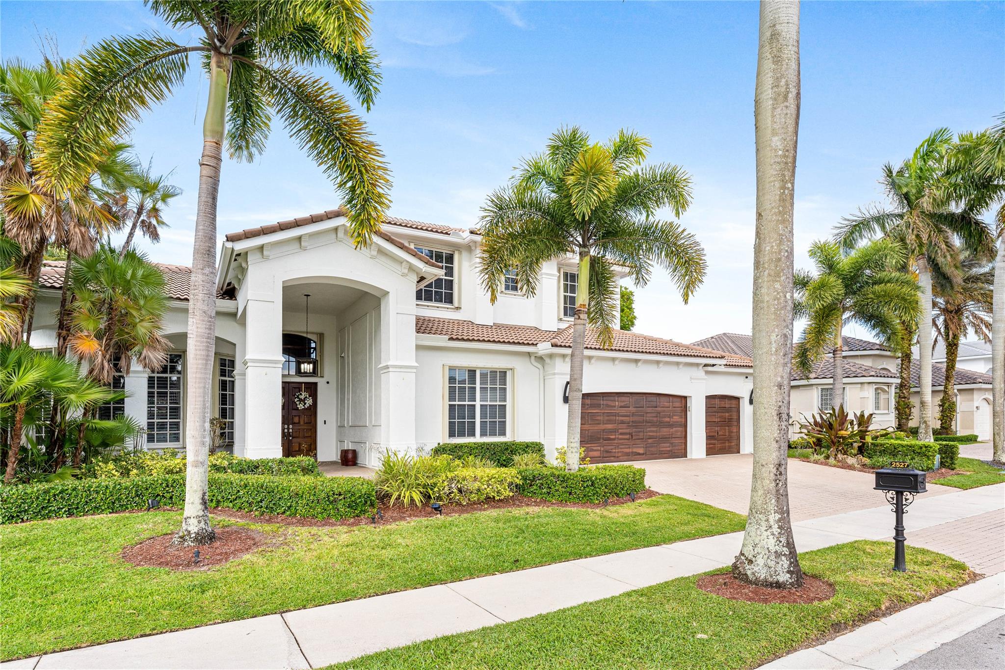 View photos, virtual tours, details... 2527 Montclaire Cir