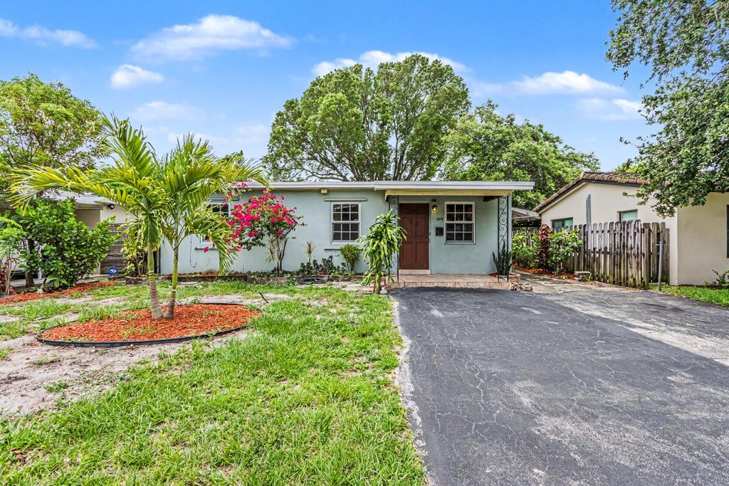 Photo of 604 NE 14th Place, Fort Lauderdale, FL 33304 (MLS # B26037635)