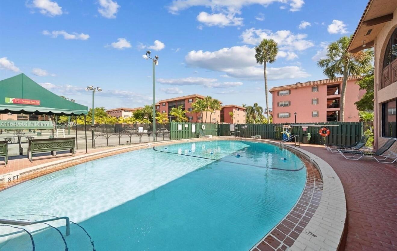 TENNIS CLUB MC LOUGHLIN C - Residential Lease