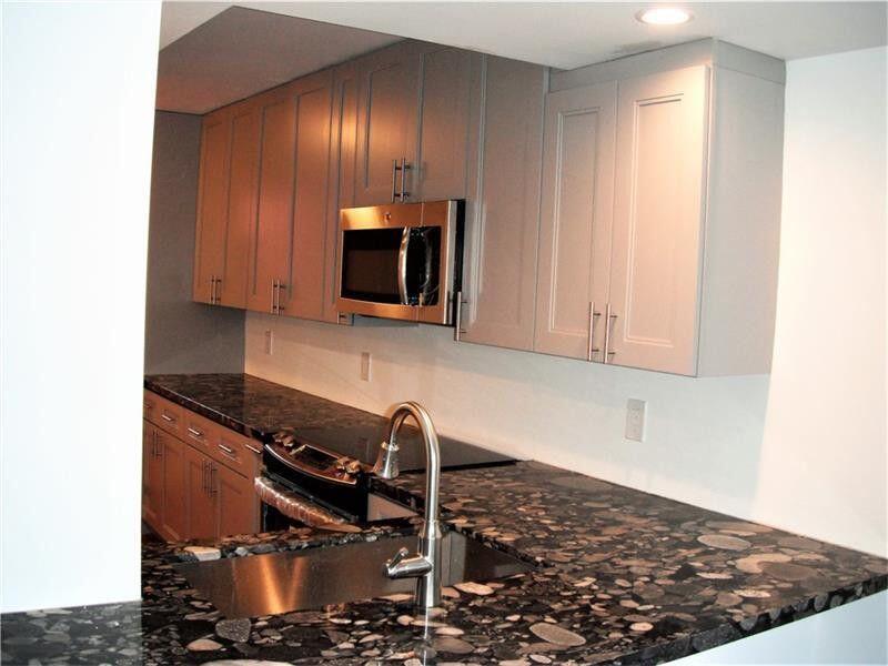 TENNIS CLUB MC LOUGHLIN C - Residential Lease