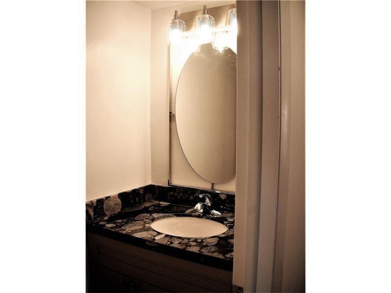 TENNIS CLUB MC LOUGHLIN C - Residential Lease