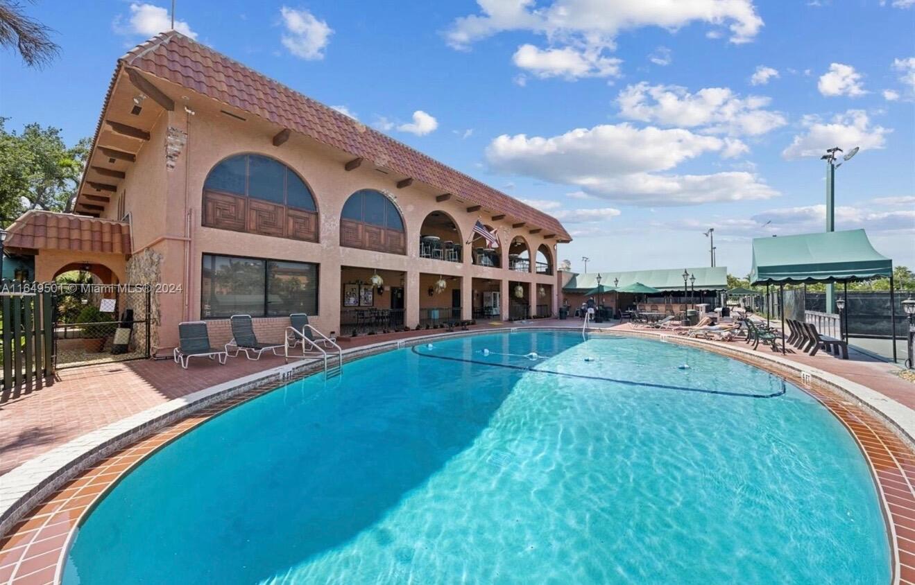 TENNIS CLUB MC LOUGHLIN C - Residential Lease