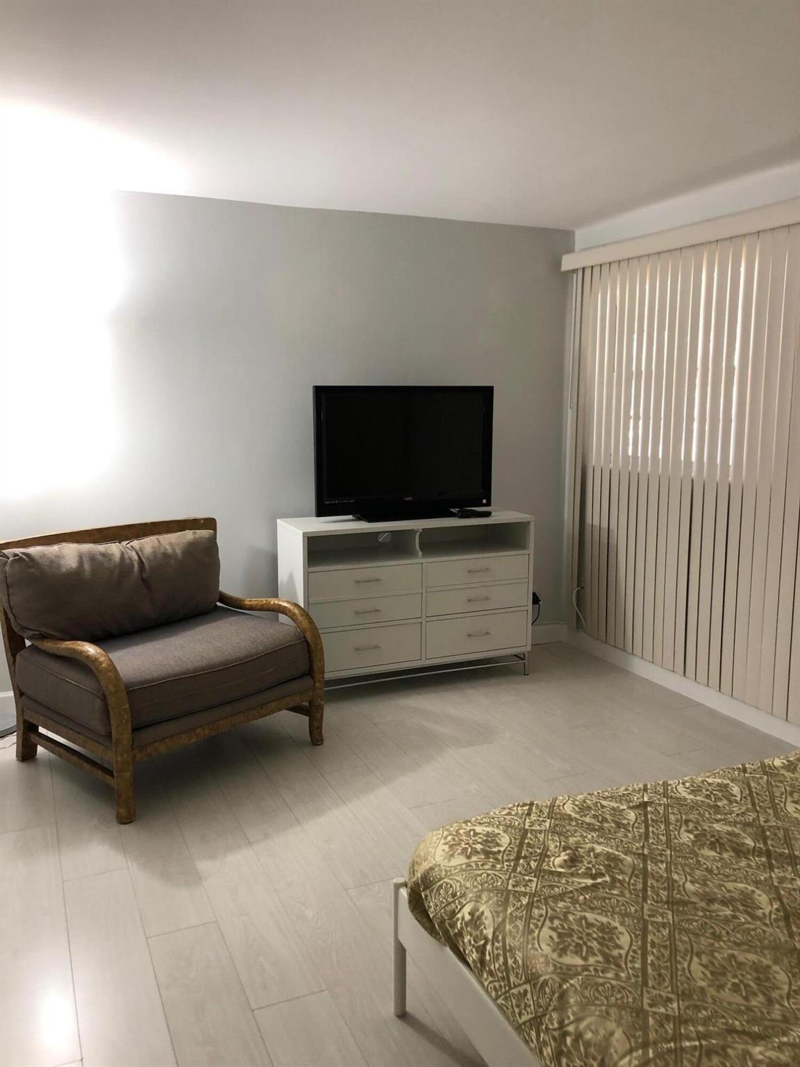 TENNIS CLUB MC LOUGHLIN C - Residential Lease