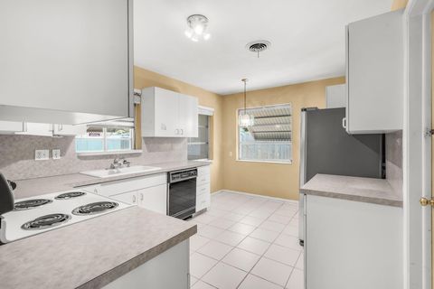 Tiny photo for 2610 NE 50th Street, Lighthouse Point, FL 33064 (MLS # B26050195)