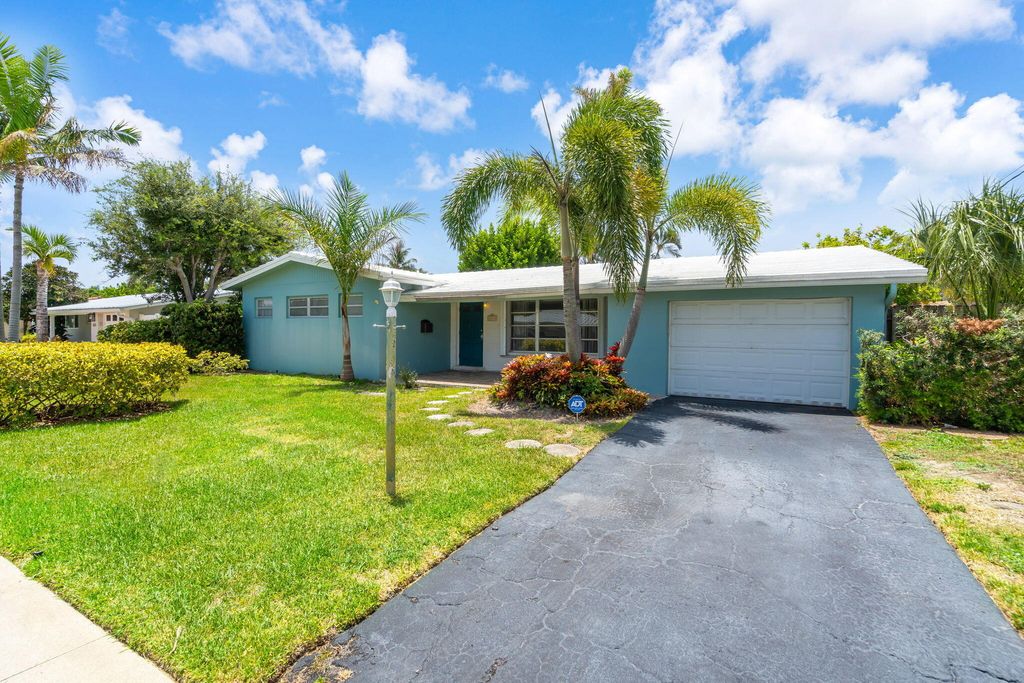 Photo of 2610 NE 50th Street, Lighthouse Point, FL 33064 (MLS # B26050195)