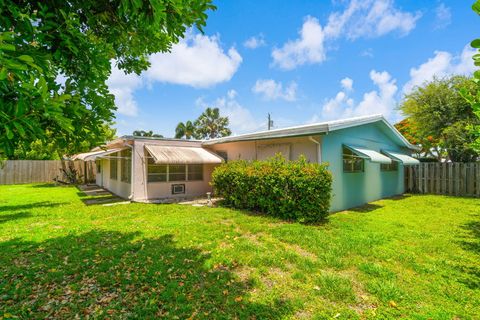 Tiny photo for 2610 NE 50th Street, Lighthouse Point, FL 33064 (MLS # B26050195)