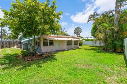 Tiny photo for 2610 NE 50th Street, Lighthouse Point, FL 33064 (MLS # B26050195)