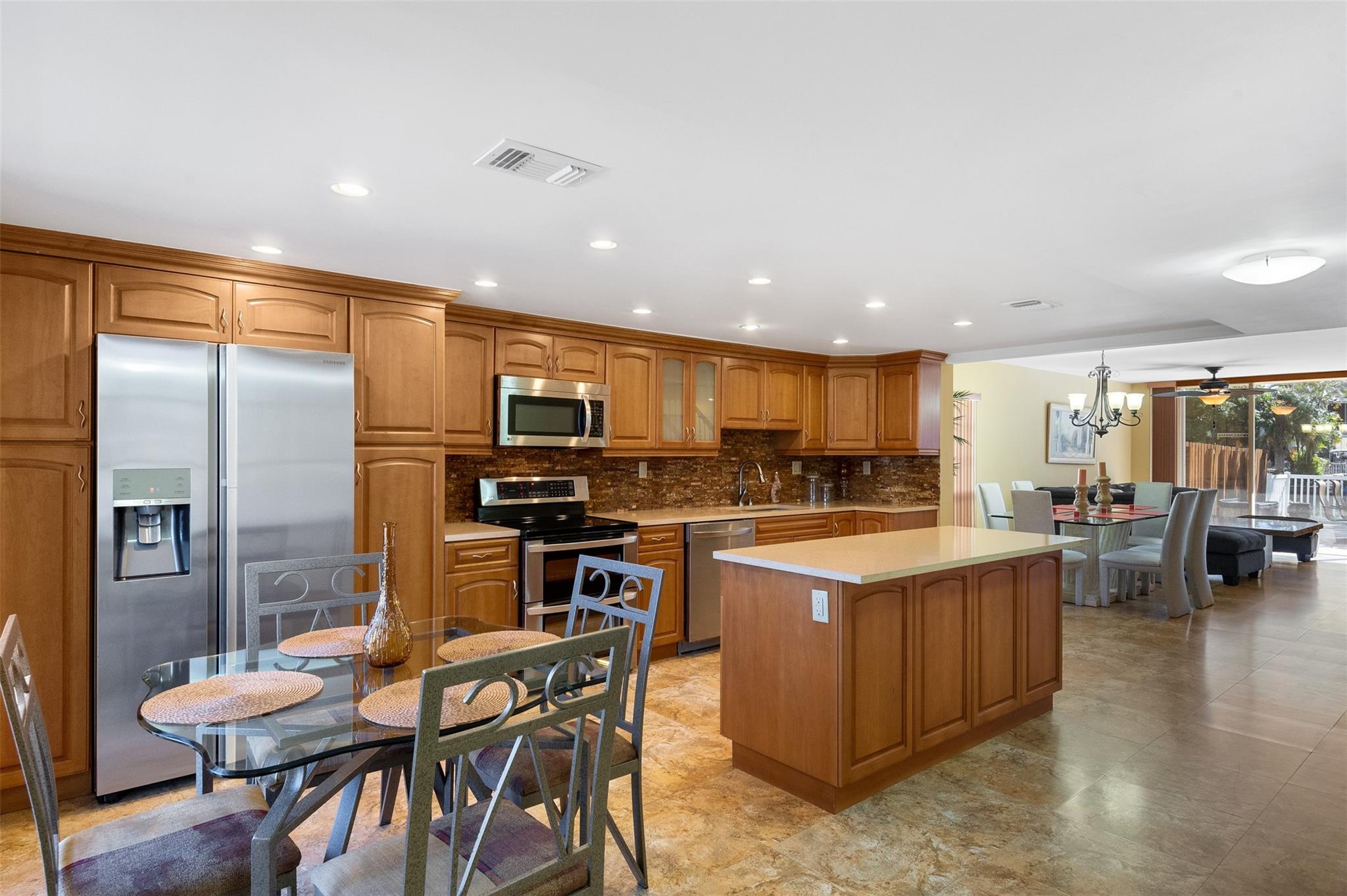 822 NE 25th Ave 822