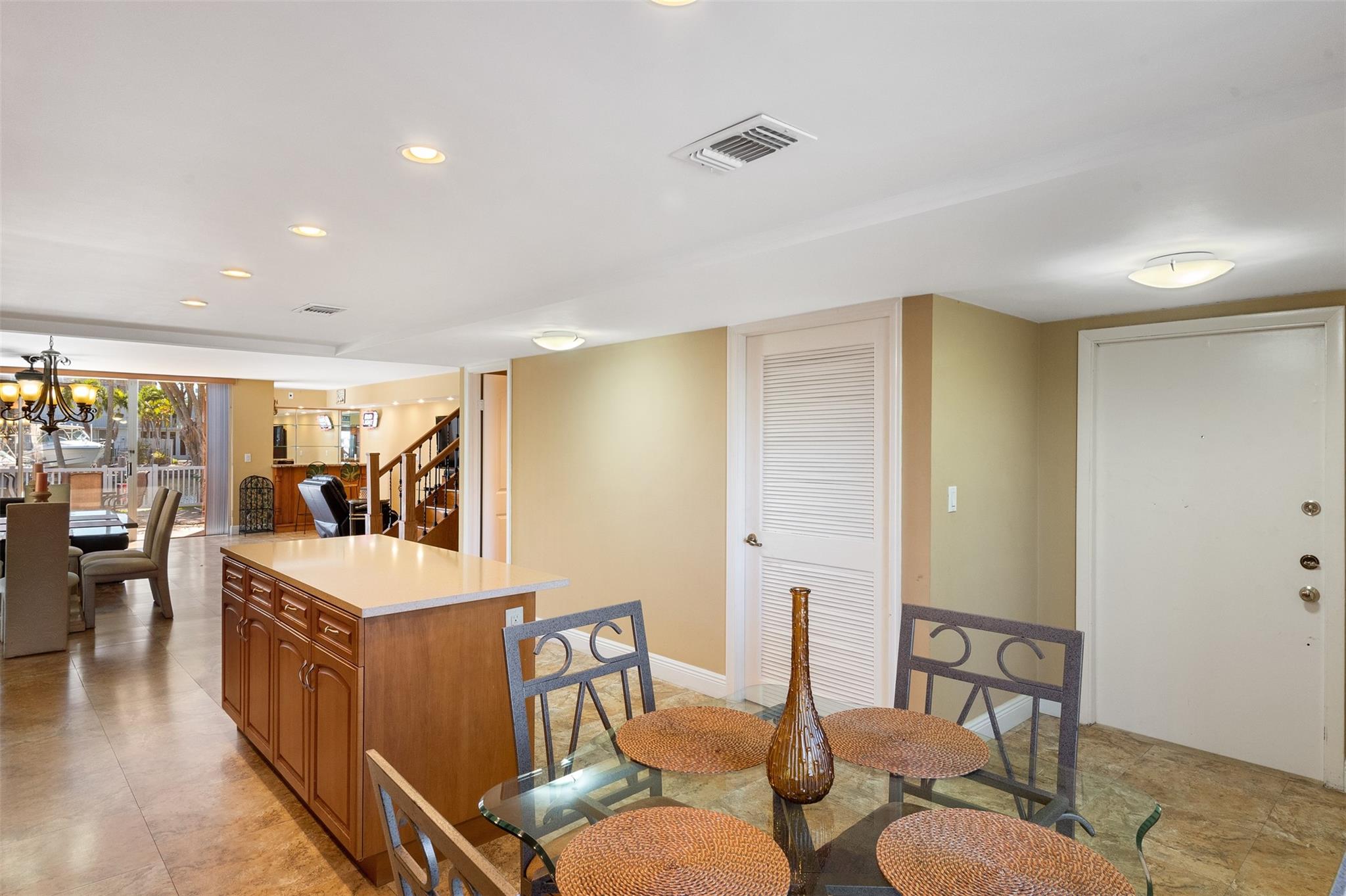 822 NE 25th Ave 822