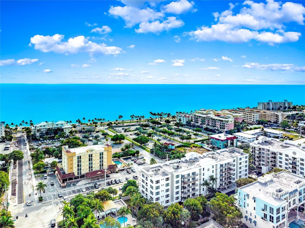 Photo of 101 SE 20th Avenue #306, Deerfield Beach, FL 33441 (MLS # F10446649)