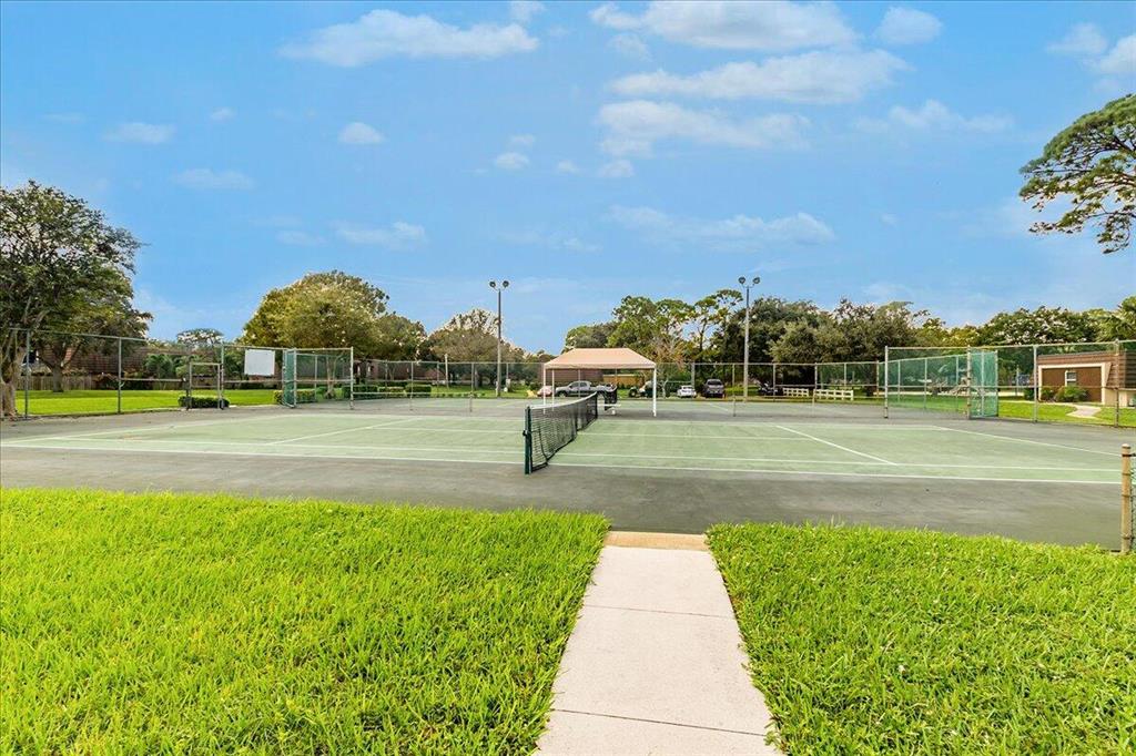 GARDEN LAKES & GARDEN SQUARE SHOPS - Residential