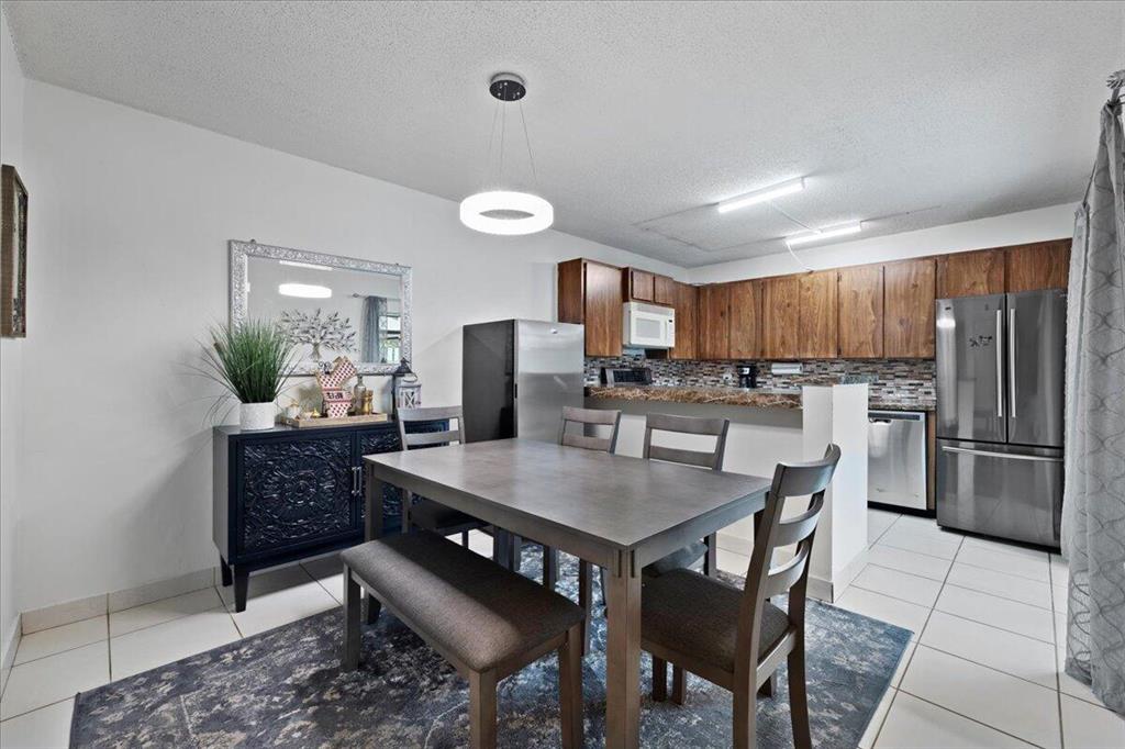 GARDEN LAKES & GARDEN SQUARE SHOPS - Residential