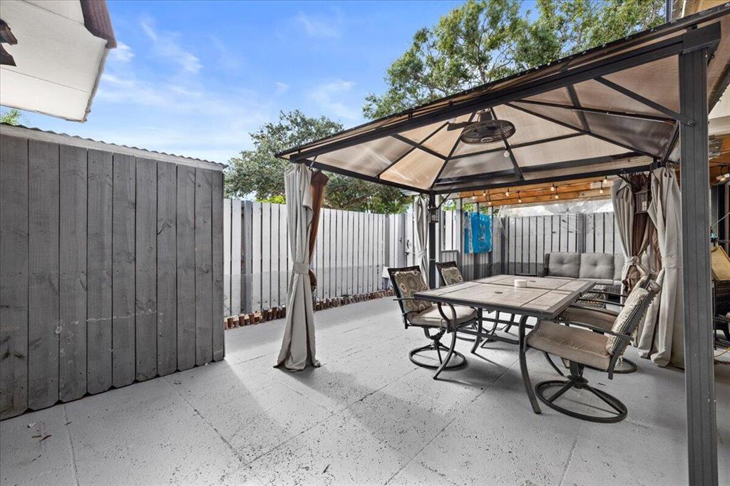 GARDEN LAKES & GARDEN SQUARE SHOPS - Residential