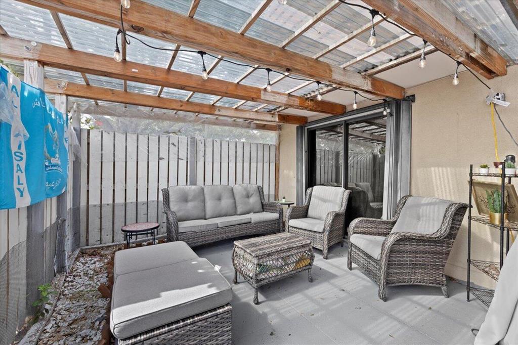 GARDEN LAKES & GARDEN SQUARE SHOPS - Residential