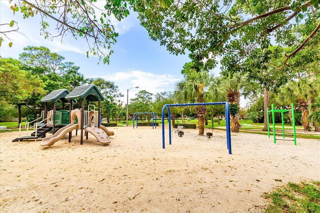 GARDEN LAKES & GARDEN SQUARE SHOPS - Residential