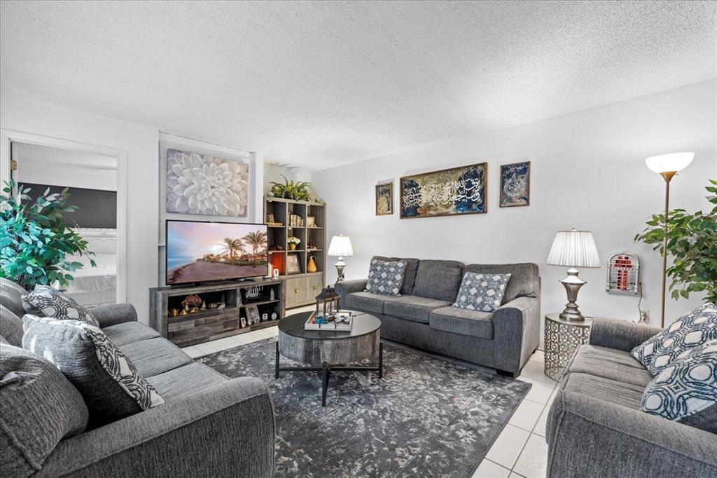 GARDEN LAKES & GARDEN SQUARE SHOPS - Residential