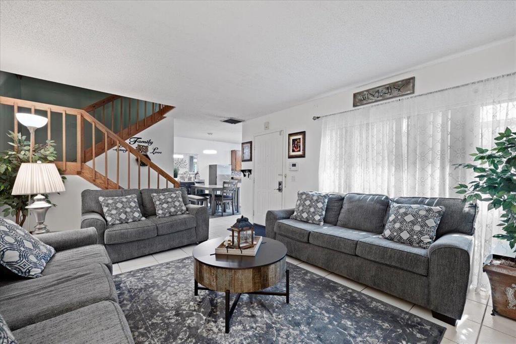 GARDEN LAKES & GARDEN SQUARE SHOPS - Residential