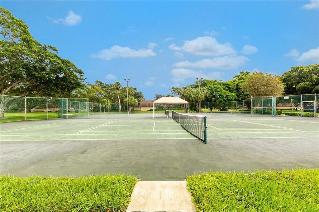 GARDEN LAKES & GARDEN SQUARE SHOPS - Residential