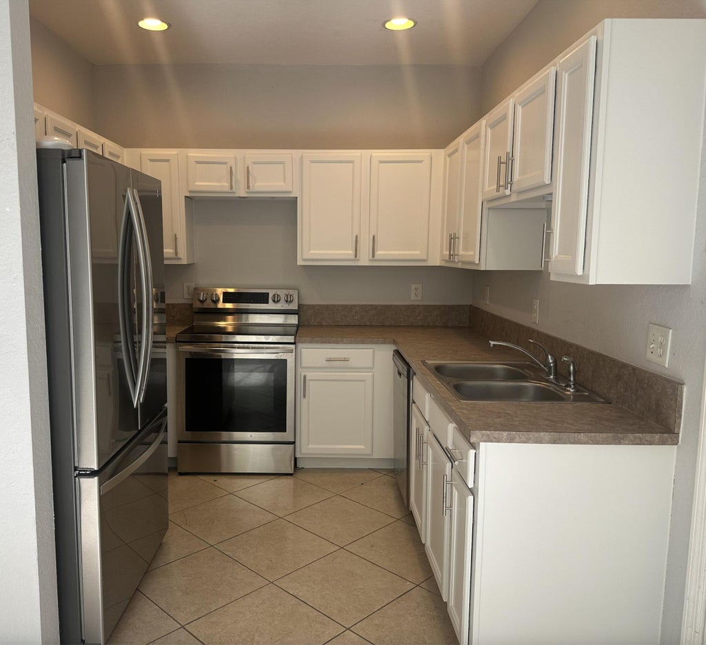 Photo of 2143 SE Se Bell Isle Dr, Port Saint Lucie, FL 34952 (MLS # R11162599)