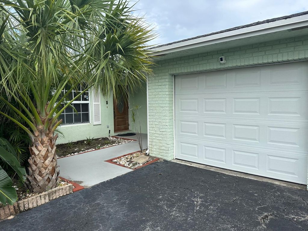 Photo of 521 Jaeger Drive, Delray Beach, FL 33444 (MLS # R11028009)