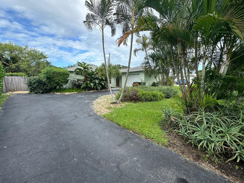 Photo of 521 Jaeger Drive, Delray Beach, FL 33444 (MLS # R11028009)
