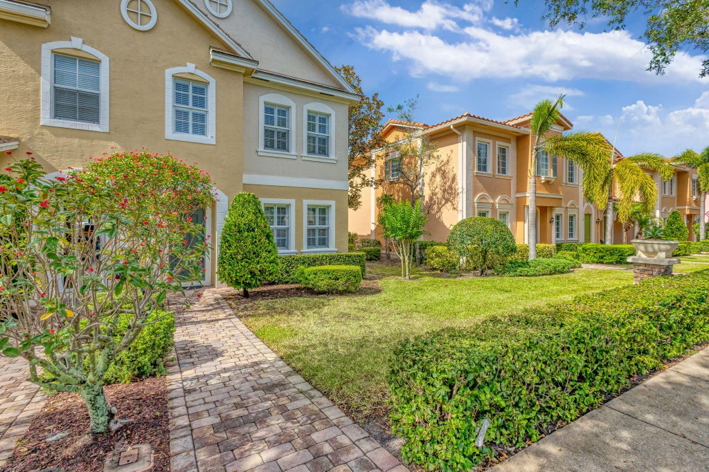 Photo of 575 Dakota Drive, Jupiter, FL 33458 (MLS # R11115327)