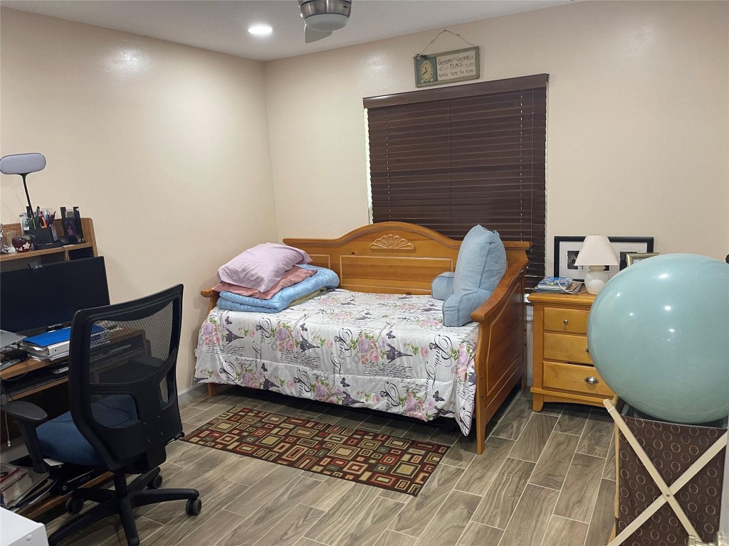 LAKES OF CARRIAGE HILLS 2 - Residential