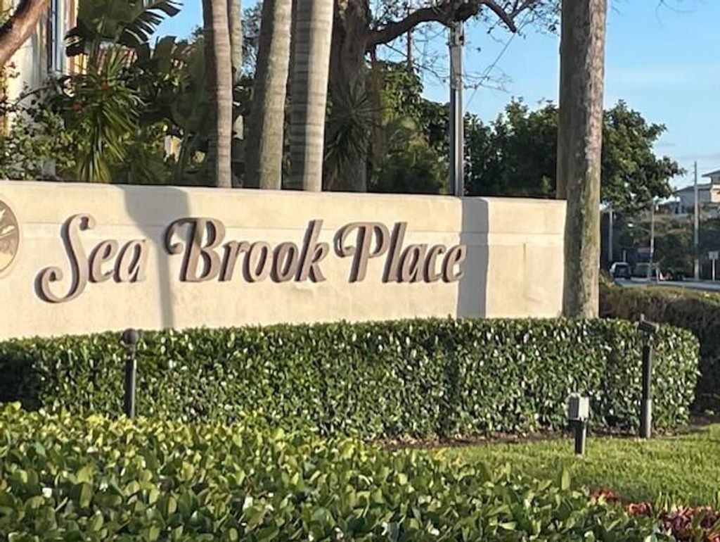 Photo of 295 Seabreeze Circle, Jupiter, FL 33477 (MLS # R10963821)