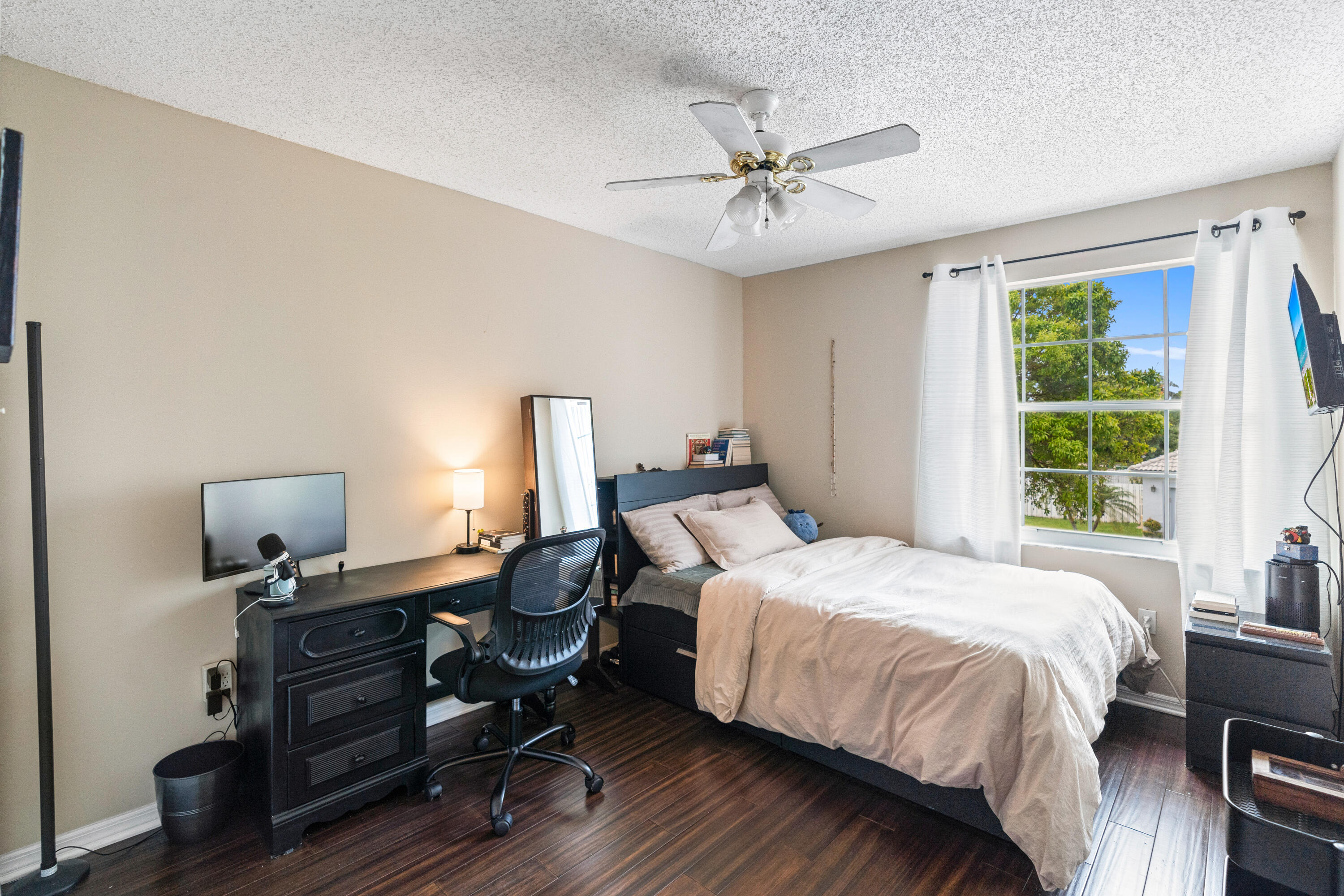 SILVER LAKES - Residential