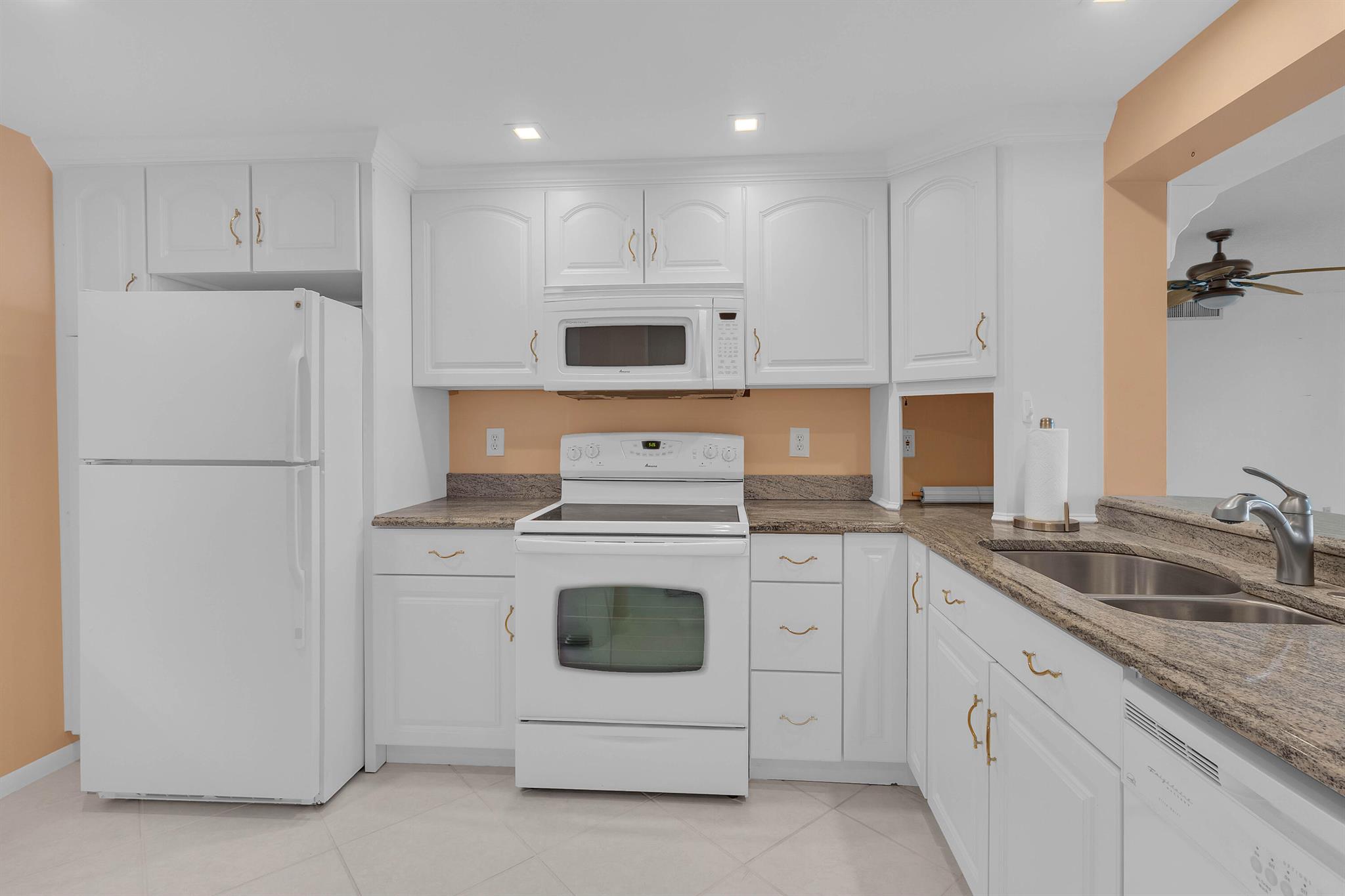 OCEAN HARBOUR SOUTH CONDO - Residential