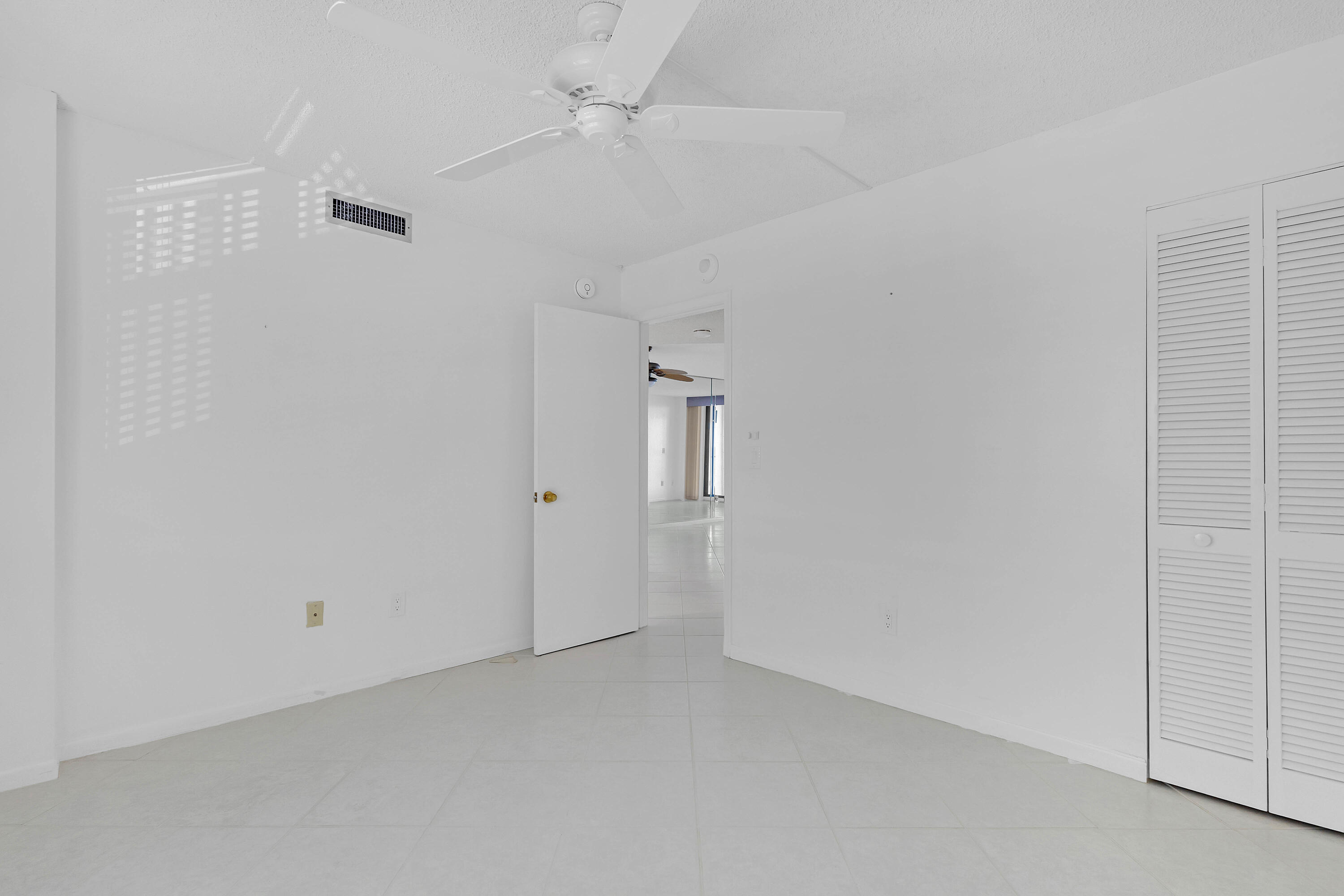 OCEAN HARBOUR SOUTH CONDOMINIUM - Residential