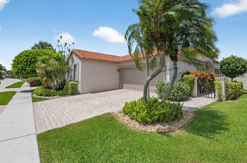 Photo of 11543 Colonnade Drive, Boynton Beach, FL 33437 (MLS # R11102094)