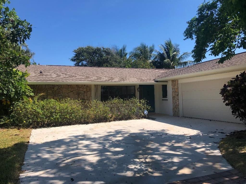 Photo of 1902 Eucalyptus Avenue, Fort Pierce, FL 34949 (MLS # R10723396)
