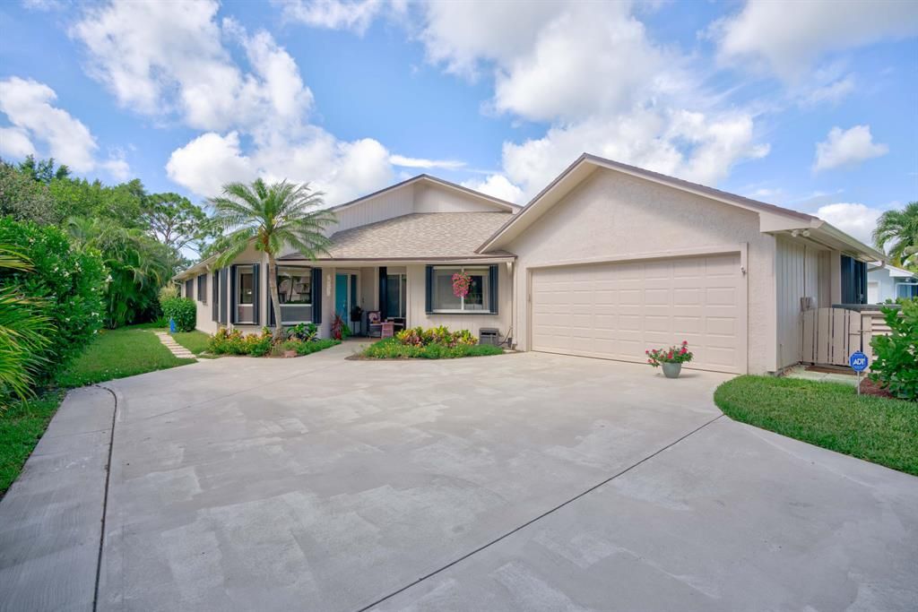 Photo of 6224 SE Ames Way Way Way, Hobe Sound, FL 33455 (MLS # R10825049)